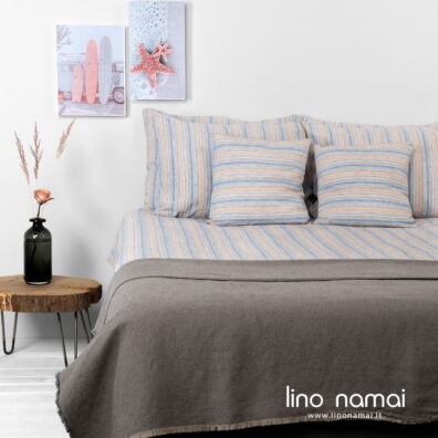 Puslininė patalynė dryžuota.