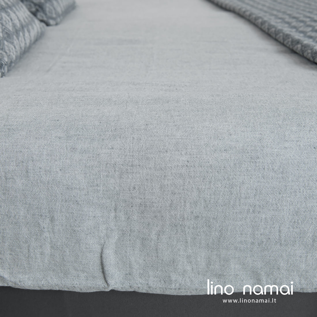 Puslininė patalynė melsvai pilka. Antklodės užvalkalas.
