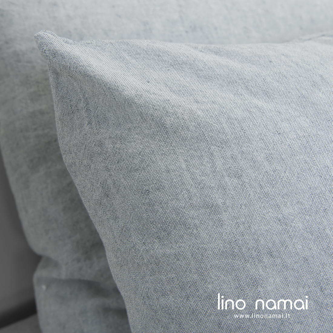 Puslininė patalynė melsvai pilka. Pagalvės užvalkalas.