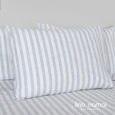 Puslininė patalynė mėlynais dryžiais, pagalvės užvalkalas su užkaitu.