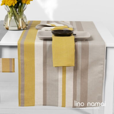 Pilkais geltonais dryziais puslininis takelis ruozeliniu pynimu.