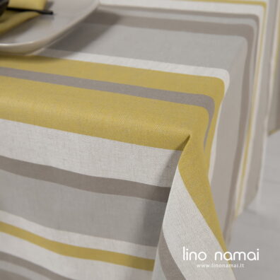 Lininė pilkai-geltonai dryžuota staltiesė ruoželiniu pynimu.