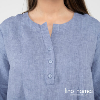 Lininė suknelė su kiauromis rankovėmis, su sagytėmis.