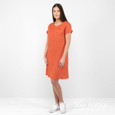 Lininė oranžinė suknelė visu ūgiu.