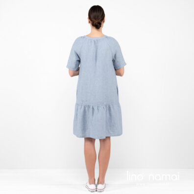 Lininė suknelė melsva iš nugaros.