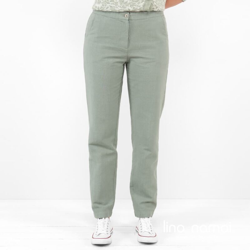 Puslininės žalsvos kelnės su ki&scaron;enėmis.