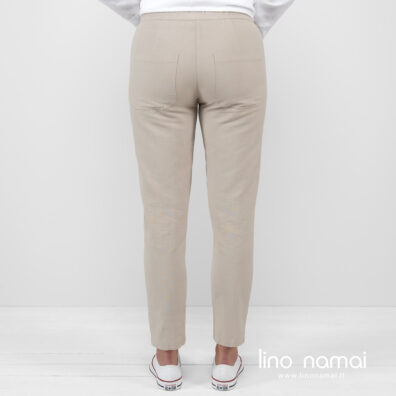 Puslininės pilkos kelnės džinsų tipo iš nugaros.