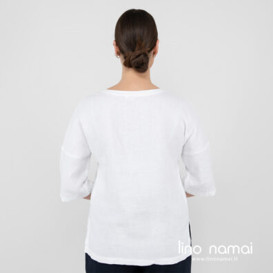 lininė balta palaidinė iš nugaros.