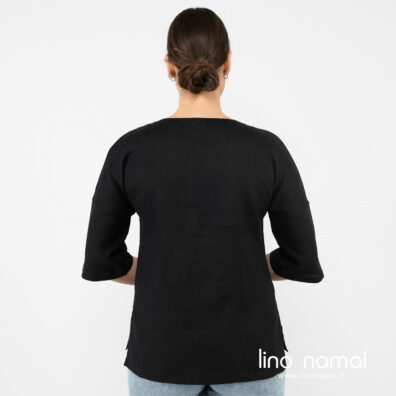 Lininė juoda palaidinė iš nugaros.