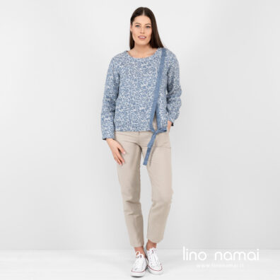 Puslininė mėlyna palaidinė visu ūgiu.