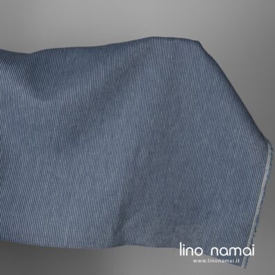 Lininis audinys mėlynais dryžiukais