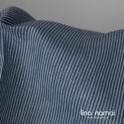 Lininis audinys mėlynais dryžiukais tinka drabužiams, patalynei, užuolaidoms, staltiesėms siūti