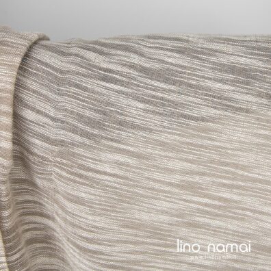 Puslininis smėlio spalvos audinys baltais dryžiukais tinka užuolaidoms, šalikams siūti