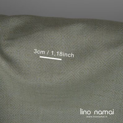 Lino - medvilnės audinys su rombais, išaustas iš blyškiai žalių ir melsvai pilkų verpalų