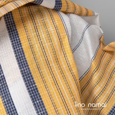 Lino - medvilnės audinys baltas „vaflinis“ su geltonais ir mėlynais dryžiais tinka rankšluosčiams ir chalatams siūti