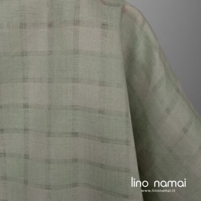 Lino audinys permatomomis juostelėmis išaustas iš žalsvų ir pilkų verpalų ruoželio raštu