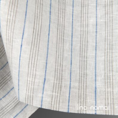 Lininis audinys baltas su mėlynais ir pilkais dryžiais tinka drabužiams ir namų tekstilei siūti