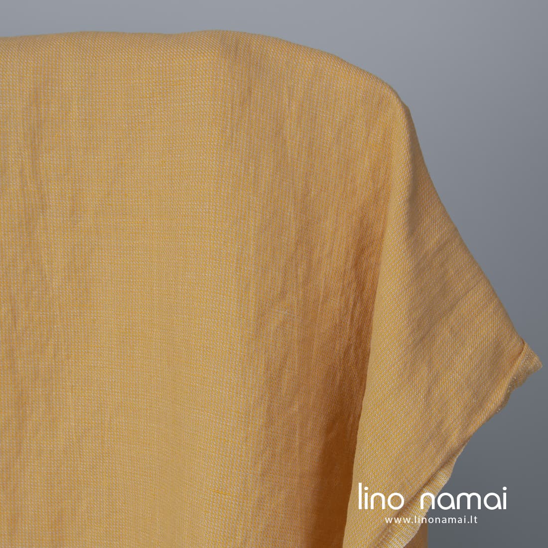 Puslininis audinys geltonai-rusvai raštuotas skalbtas rūbams ir namų tekstilės gaminiams siūti