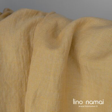 Lino-medvilnės audinys austas ruoželio raštu iš gelsvų, šviesiai rudų ir balto smėlio spalvos verpalų