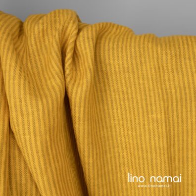 Lininis audinys geltonais ir žalsvai dryžiais austas ruoželio raštu, specialiai skalbtas