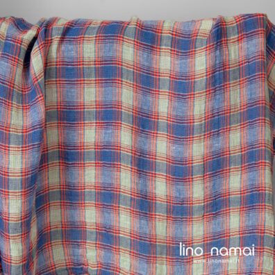 Permatomas lininis audinys mėlynais oranžiniais langeliais skalbtas