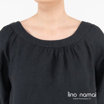 FREDA lininė tamsiai mėlyna palaidinė su paraukimu ties apvalia iškirpte