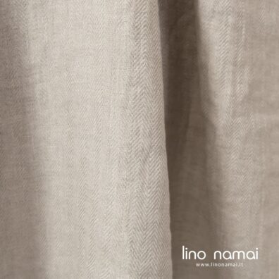 Lininis audinys „eglutės“ raštu iš natūralios spalvos ir baltų verpalų