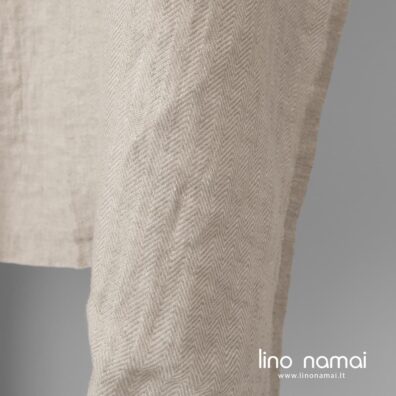 Pilkšvai-baltai raštuotas 100% lino audinys skalbtas specialiu būdu