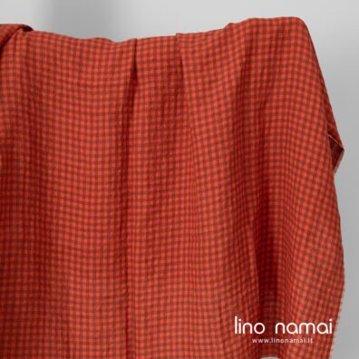 Lininis audinys raudonai-rudai languotas skalbtas