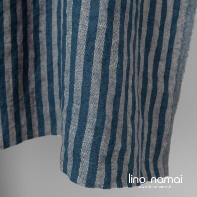 Lininis audinys mėlynais ir rusvais dryžiais skalbtas tinka drabužiams ir namų tekstilei siūti