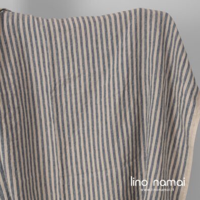 Lininis audinys rusvais ir mėlynais dryžiais skalbtas