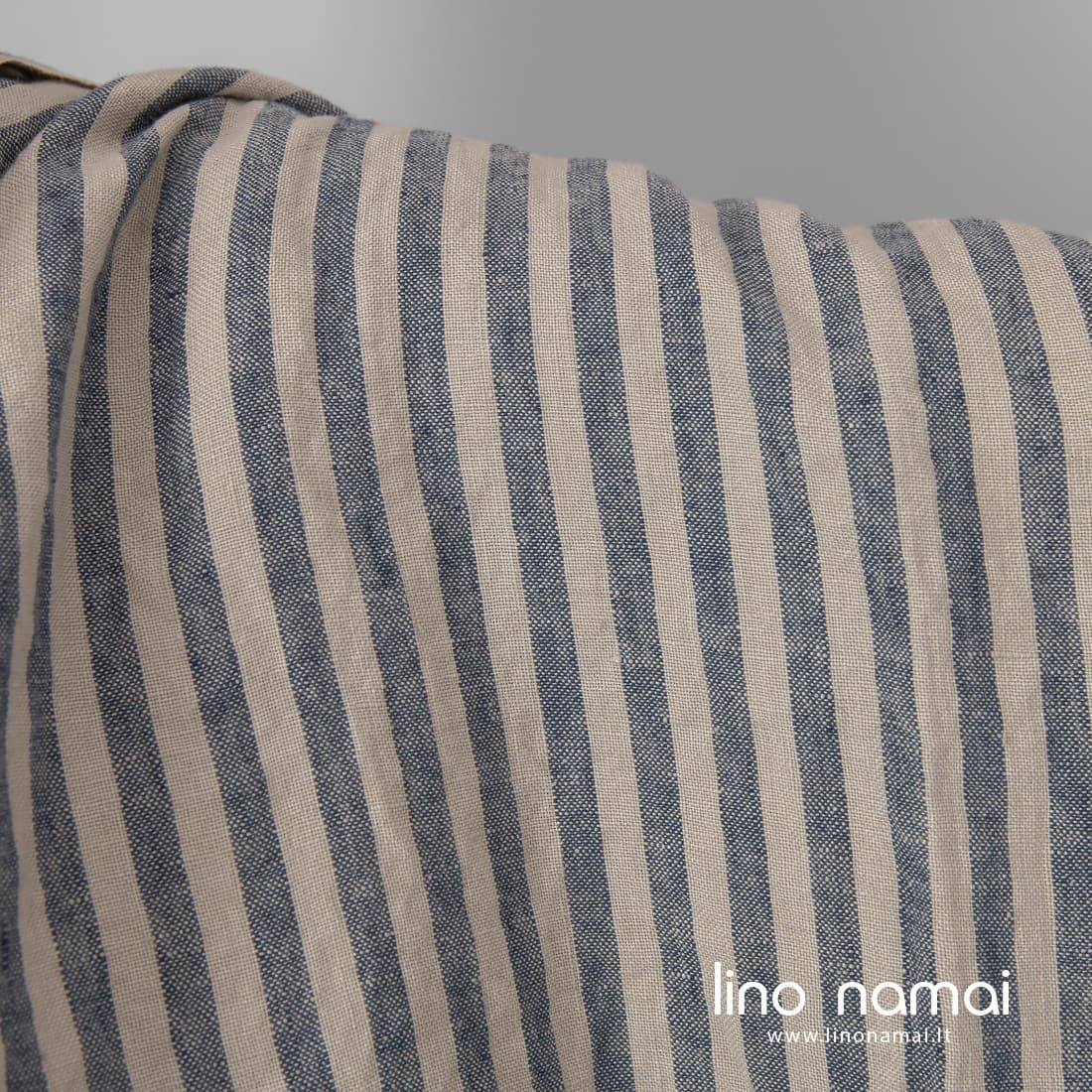 Lininis audinys rusvais ir mėlynais dryžiais skalbtas minkštas švelnus