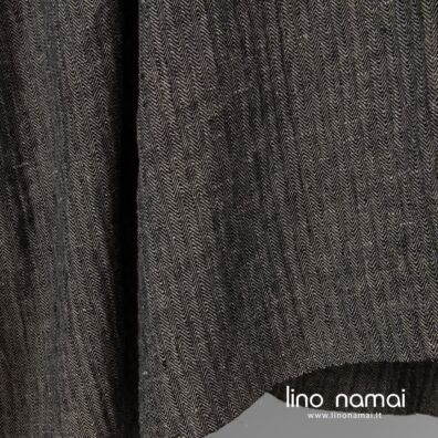 Lininis audinys „eglutės“ raštu iš juodos ir natūralios spalvos verpalų