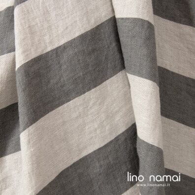 Lininis audinys baltomis ir pilkomis juostomis skalbtas minkštas švelnus