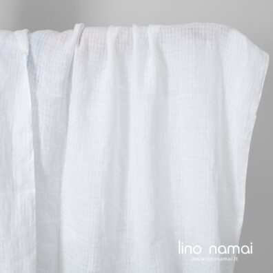 Lininis audinys ryškiai baltas su permatomais langeliais skalbtas
