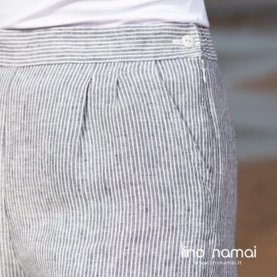 Lininiai šortai moterims tamsiai mėlynais ir baltais dryžiukais