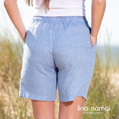 Trumpi laisvo silueto lininiai šortai iš melanžinio mėlyno audinio