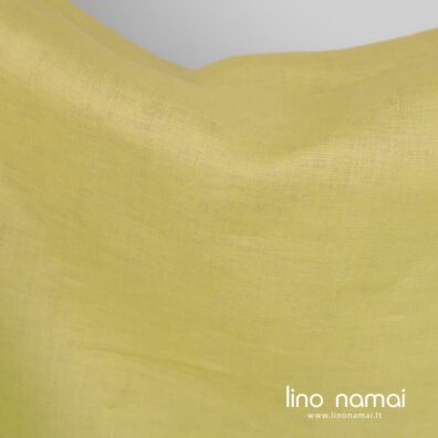 Lininis audinys salotinės spalvos tinka drabužiams ir namų tekstilei siūti