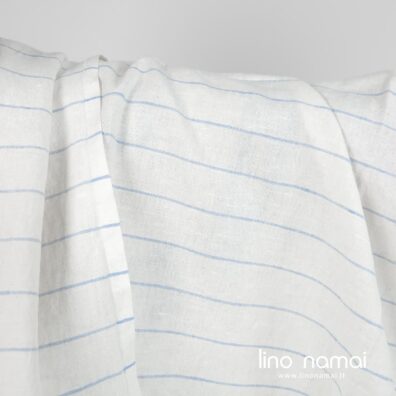 Puslininis audinys žydrais dryžiais skalbtas tinka drabužiams ir namų tekstilei siūti