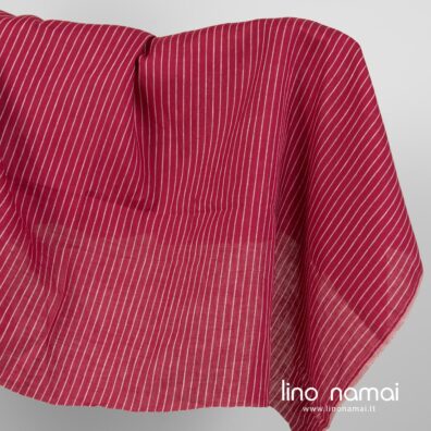 Lininis audinys raudonas baltais dryžiais