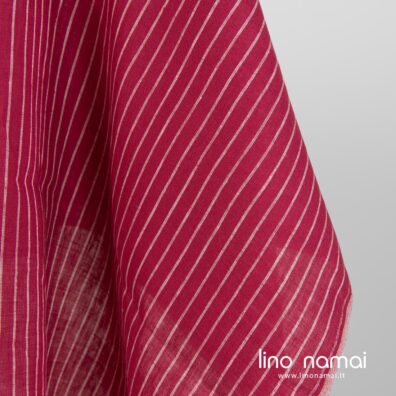 Lininis lengvas raudonas audinys baltais dryžiukais