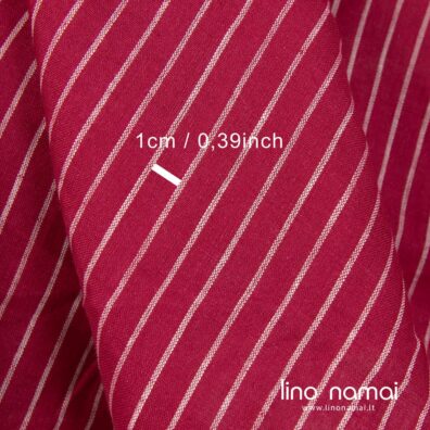 Dryžuotas lino audinys iš raudonų ir baltų verpalų