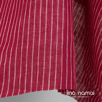 Lininis audinys raudonas baltais dryžiais tinka drabužiams ir namų tekstilei siūti