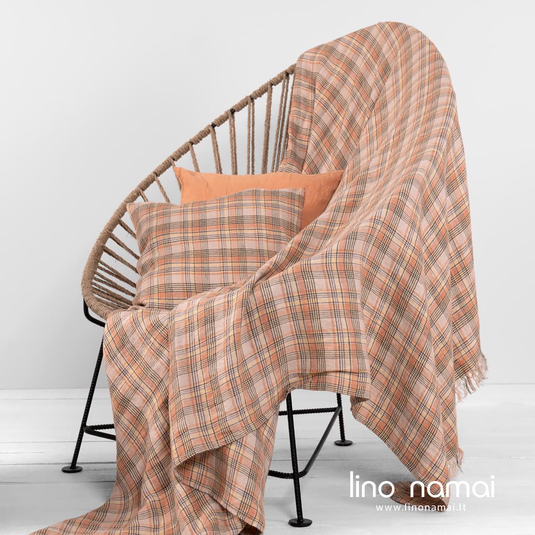 DIEGO lininis rusvas languotas pledas ir tokio paties audinio pagalvėlė