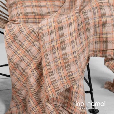 Lininis rusvai languotas pledas skalbtas specialiu būdu, minkštas, švelnus