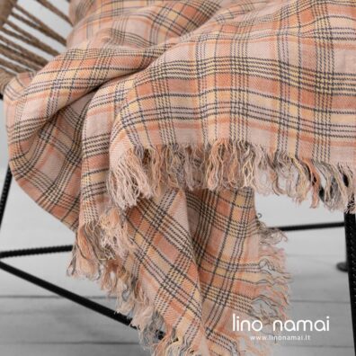 DIEGO lininis rusvas languotas pledas su kutais trumposiose kraštinėse