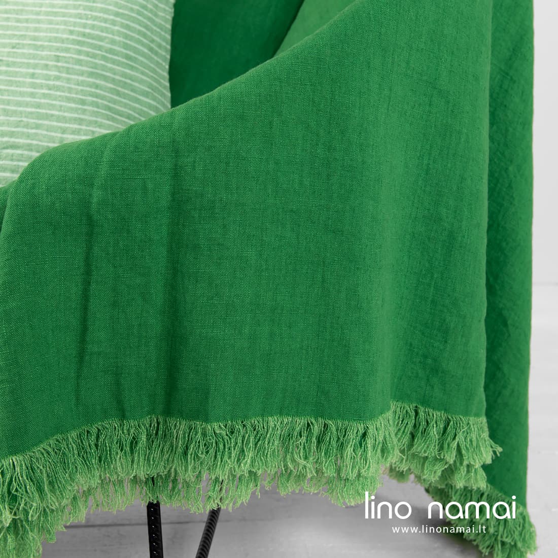 FOREST lininis žalias pledas su 5cm ilgio pešiotais kutais