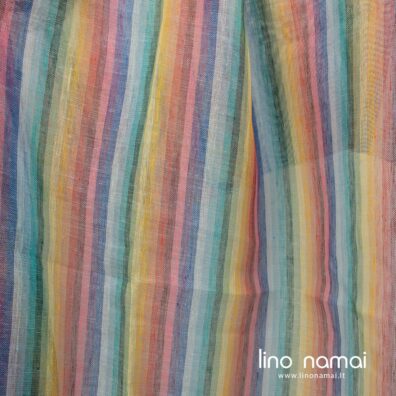 Lininis permatomas audinys vertikaliais vaivorykštės spalvų dryžiais