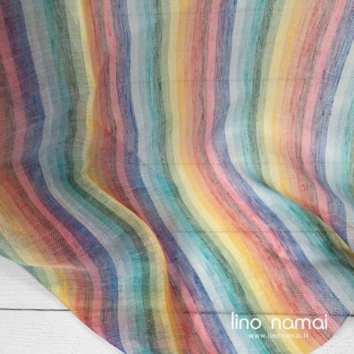 Lininis permatomas audinys vaivorykštės spalvų dryžiais tinka užuolaidoms ir šalikams siūti