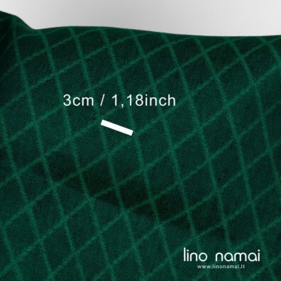 Lininis audinys su rombais išaustas iš ryškiai žalių ir mėlynai juodų verpalų